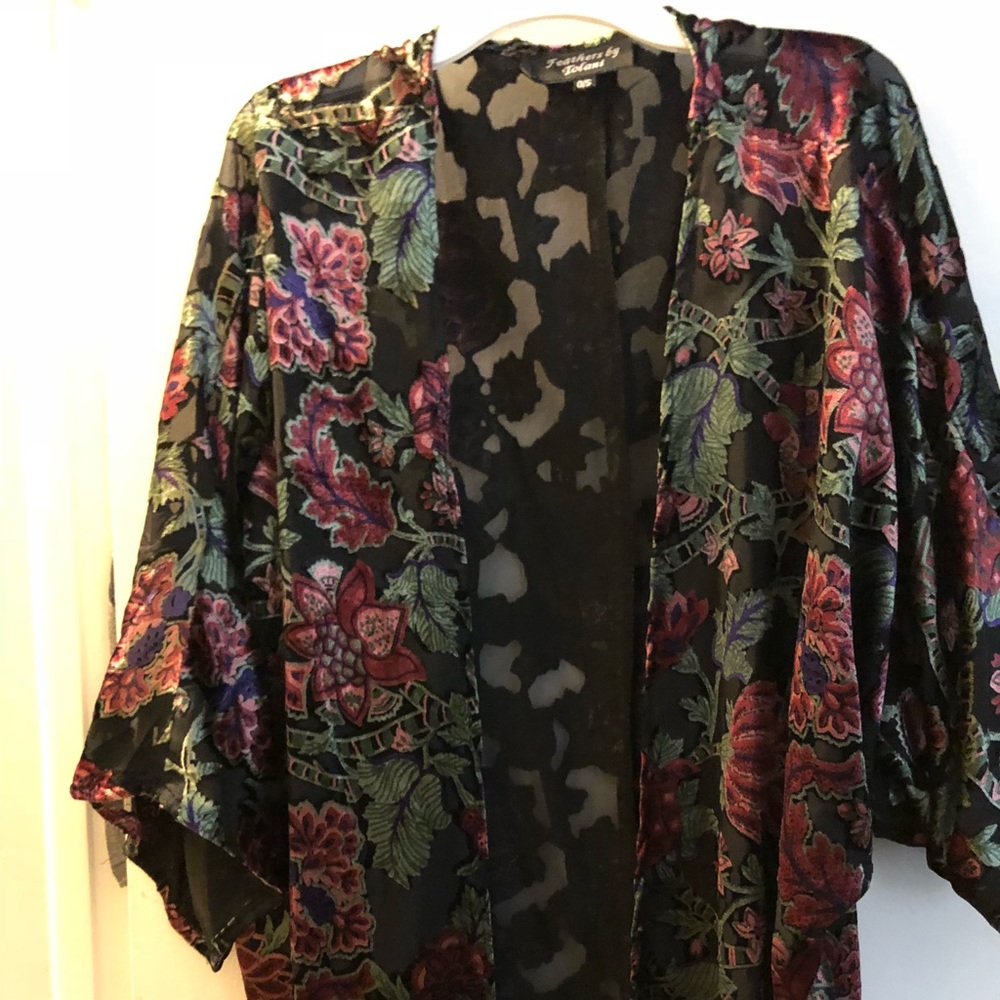 Feathers by tolani kimono
